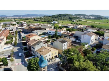 House 4 Bedrooms in Les Cabanyes