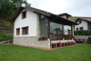 House 3 Bedrooms in Arriondas