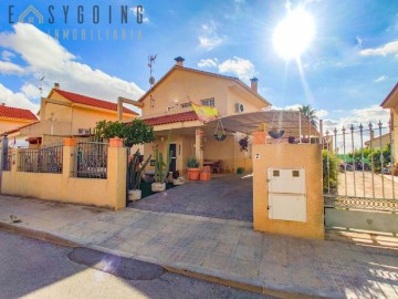House 3 Bedrooms in Orito