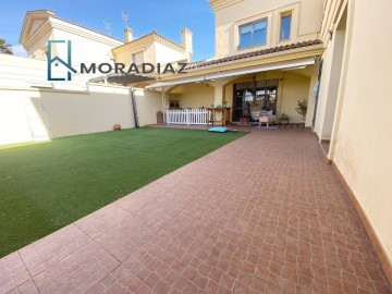 House 4 Bedrooms in Don Benito