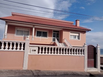 House 4 Bedrooms in Razo (San Martiño)