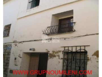 House 3 Bedrooms in Real de Montroi