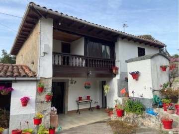 House 3 Bedrooms in Leces