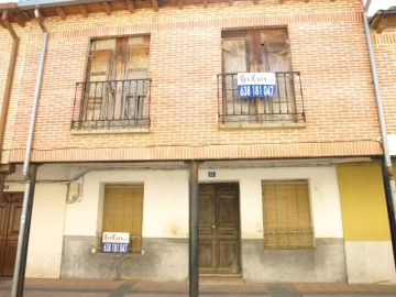 House 4 Bedrooms in Villalón de Campos