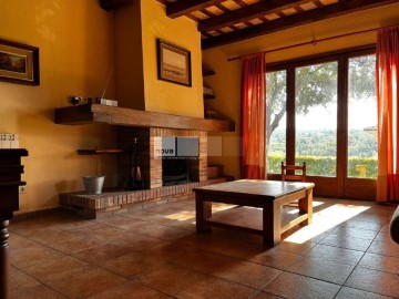 House 4 Bedrooms in Picanyol