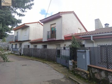 House 4 Bedrooms in Santa María del Tiétar