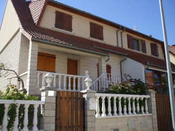 House 4 Bedrooms in Vivero Forestal