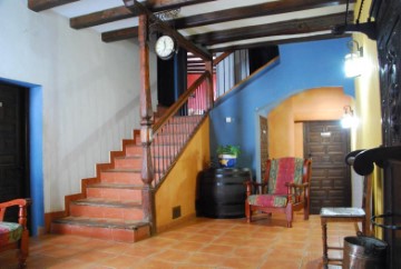 House 8 Bedrooms in Cosuenda