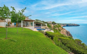 House 4 Bedrooms in Cala Pi