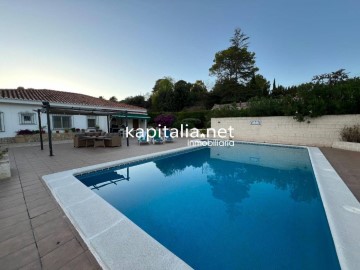 House 4 Bedrooms in Xàtiva