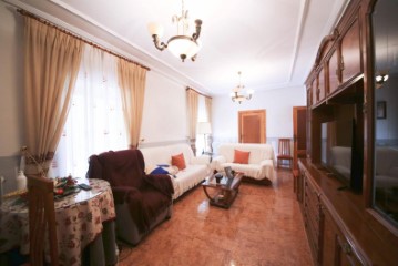 House 4 Bedrooms in Tomelloso