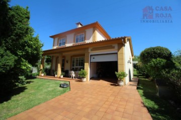 House 4 Bedrooms in Coiro