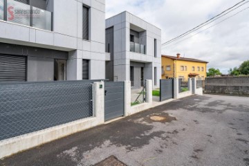 House 4 Bedrooms in Maliaño