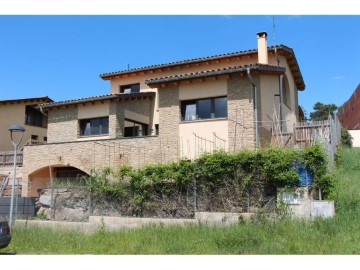 House 5 Bedrooms in Castellterçol