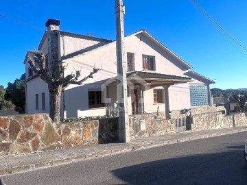 House 5 Bedrooms in Lliçà d'Amunt