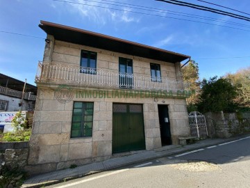 House 3 Bedrooms in Ponte-Caldelas (Santa Eulalia P.)