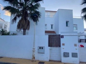 House 3 Bedrooms in Los Pinos