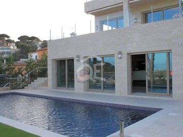 House 6 Bedrooms in Torre Valentina-Mas Vilar de La Mutxada-Treumal