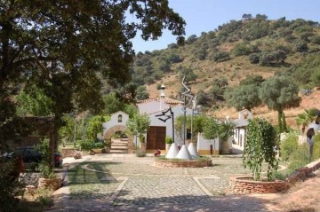 House 4 Bedrooms in Benaoján