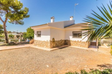 House 4 Bedrooms in San Cristóbal