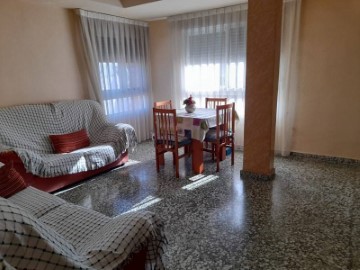 Apartment 4 Bedrooms in Casc Urbà
