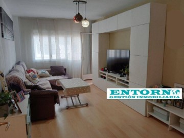 Apartment 4 Bedrooms in Mollet del Vallès Centre