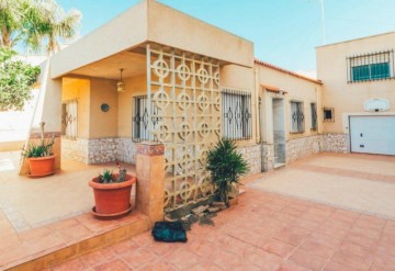 House 4 Bedrooms in El Ejido