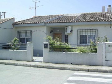 House 3 Bedrooms in Dolores de Pacheco-Santa Rosalía