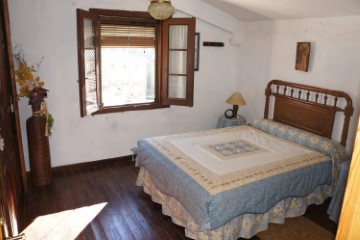 Apartment 3 Bedrooms in Ortigosa de Cameros