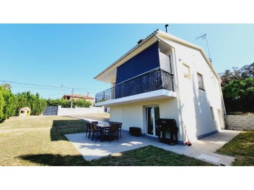 House 4 Bedrooms in Can Santeugini