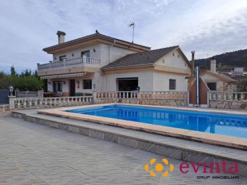 House 3 Bedrooms in Can Olivella