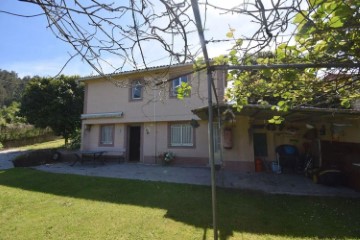 House 4 Bedrooms in Doroña (Santa María)