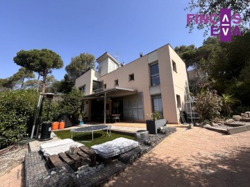 House 4 Bedrooms in Bosc Ruscalleda