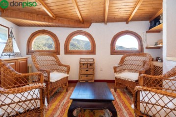 House 3 Bedrooms in Canales