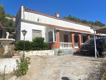 House 5 Bedrooms in Trencarroques