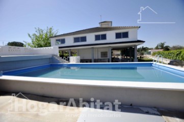 House 4 Bedrooms in Casco Antiguo