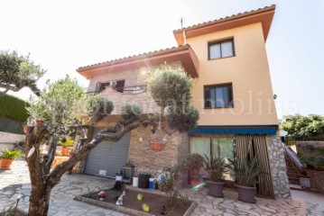 House 4 Bedrooms in Castellbisbal