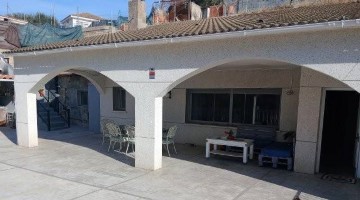 House 4 Bedrooms in Can Rial