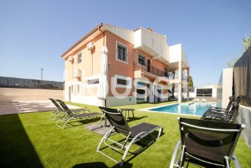 House 5 Bedrooms in Los Girasoles