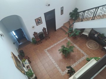 House 4 Bedrooms in Cantillana