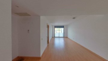 Apartment 3 Bedrooms in Vallpineda-Santa Bárbara