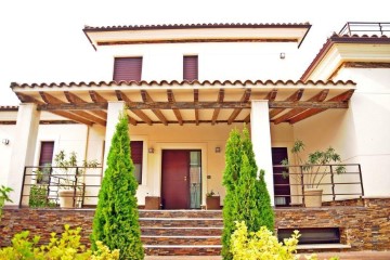 House 7 Bedrooms in Zona Norte-Hospital-Urbanizaciones