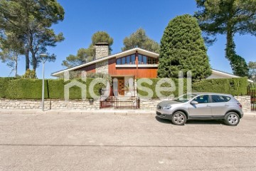 House 4 Bedrooms in La Rata