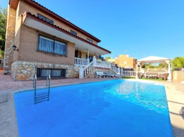 Apartment 6 Bedrooms in Las Conejeras - Esparragal