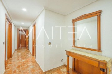 Apartment 5 Bedrooms in Parla Centro