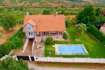 Maison 6 Chambres à Pobladura del Bernesga