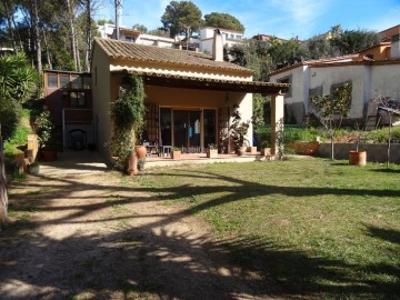 House 2 Bedrooms in Begur