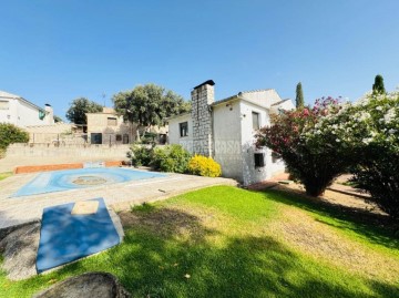 House 5 Bedrooms in Escalona