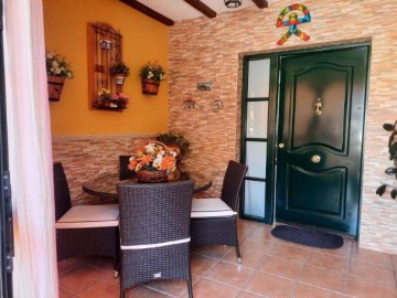 House 4 Bedrooms in Ugena