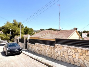 House 5 Bedrooms in Baronia de Mar